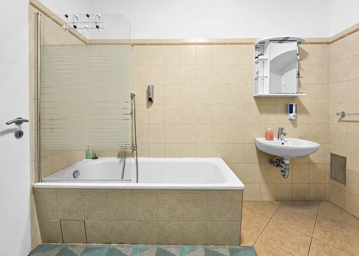 Three-bedroom Delight, King-size Beds *